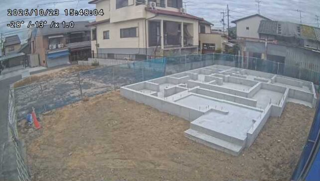 現場カメラから外観を見たサンプル。基礎工事の様子